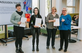 Valokuva palkintojenjakotilaisuudesta