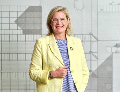 Sari Raution puolivartalokuva