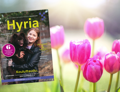 Hyria-lehden kansi taustalla kuva tulppaaneista
